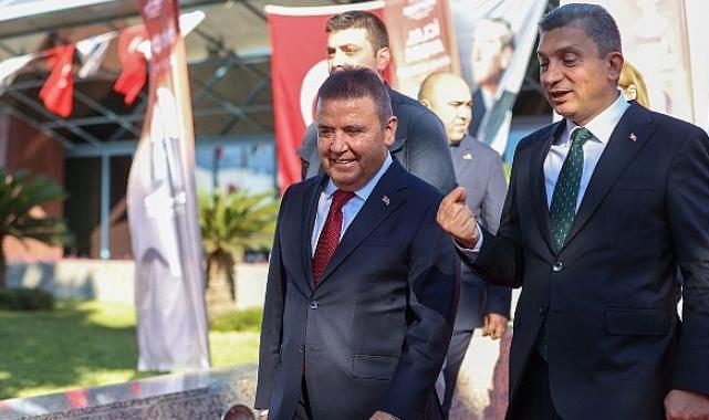 Antalya Valisi Şahin'den Antalya Kitap Fuarı'na ziyaret Cumhuriyet ve kitap coşkusu bir arada