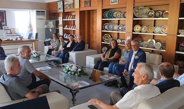Başkan Topaloğlu'na okul arkadaşlarından ziyaret
