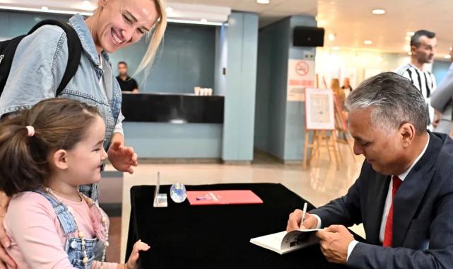 Başkan Uysal'dan yeni kitabına imza günü