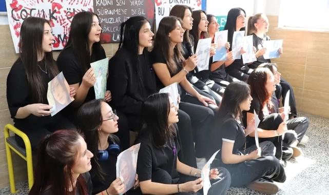 Bursa'da Yıldırımlı öğrencilerden 'Kadına Şiddete Hayır'