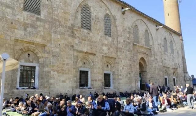 Bursalılar Ulucami’ye akın etti