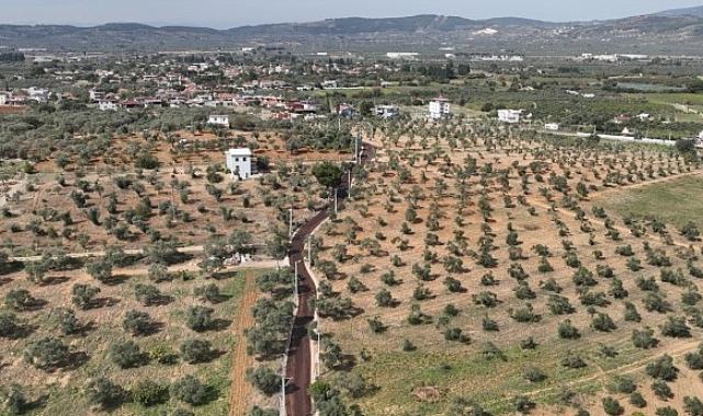 Büyükşehir'den çevre yerleşimlerde sathi kaplama atağı 14 ilçede 200 kilometrelik ova yolu düzenlendi
