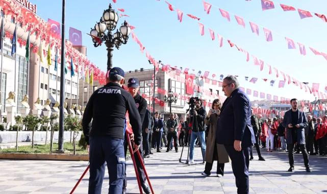 Cumhuriyet Bayramı kutlamaları Keçiören'de çelenk sunma ile başladı