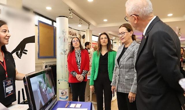 DEÜ'de Hemşirelik Temel Bakımı Kongresi: Bakım Hizmetleri ve Teknolojik Yenilikler Masaya Yatırıldı