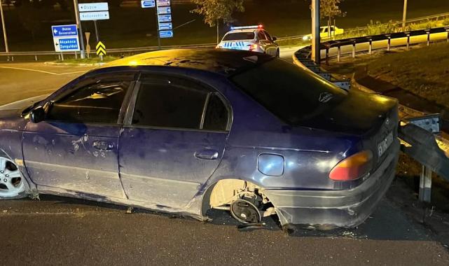 Düzce'de polise 'dur'mayan sürücüyü kaza durdurdu!