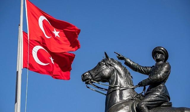 İzmir'de en büyük bayrama en görkemli kutlama