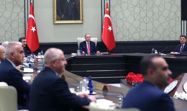 Kabine toplanıyor