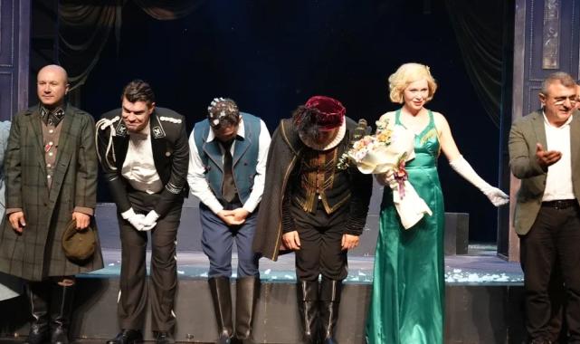 Kocaeli'de Şehir Tiyatrosu yeni sezona merhaba dedi