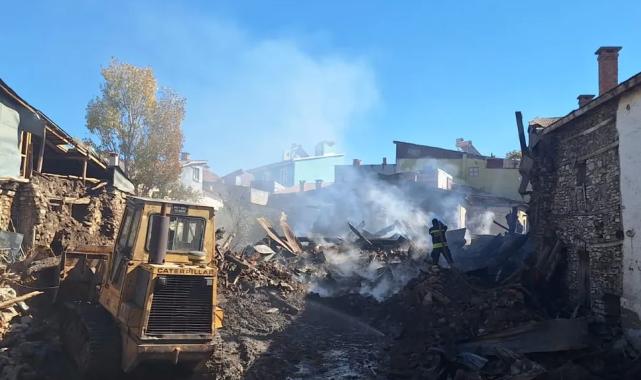 Konya Milletvekili Hakan Özer, Doğanbey'deki yangın bölgesinde