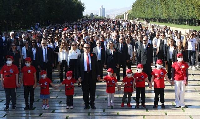 LÖSEV'den Büyük Anıtkabir Buluşması Türkiye'nin Dört Bir Yanından 40 Bin Kişi Ata'sının Huzurunda