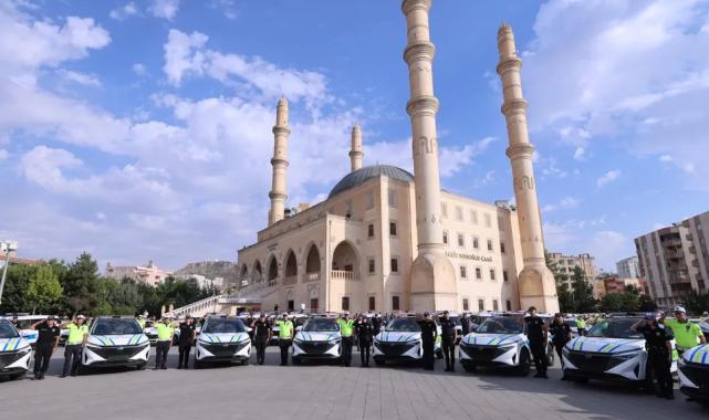 Mardin'de Emniyet ve Jandarma Teşkilatlarına 103 araç teslim edildi
