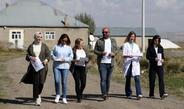 Muş'ta kız çocukları okusun diye sahadalar... Devamsız 4 kız öğrenci daha eğitime kazandırıldı