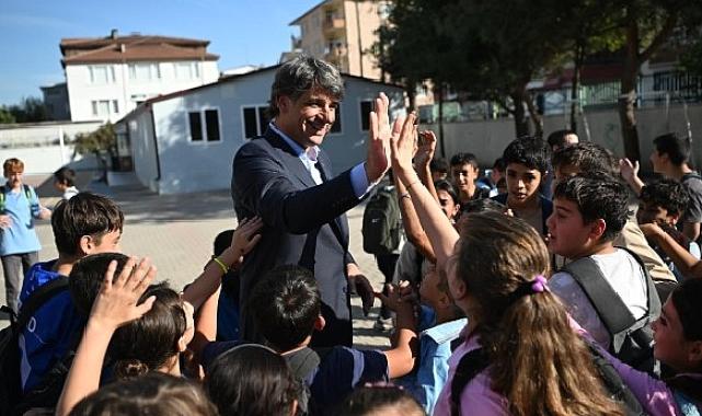 Öğrencilerden Kocaman'a sevgi seli.