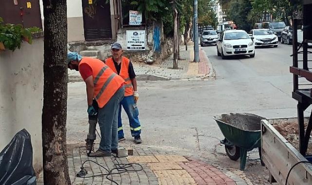 Osmangazi Belediyesi, Kükürtlü Caddesi'ndeki yıpranan trafik levhaları ve uyarı işaretlerini yeniledi.