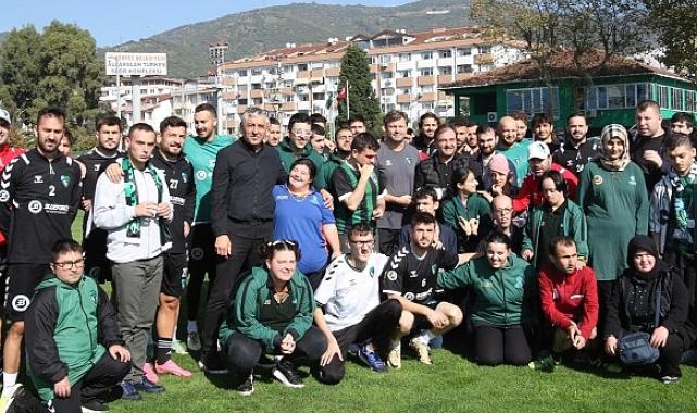 Özel çocuklardan Kocaelispor'a özel ziyaret