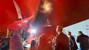 29 Ekim Cumhuriyet Bayramı'nın 101.yıl dönümü coşkusu, Gölcük'te coşkulu bir kalabalığın katıldığı fener alayı ile kutlandı.