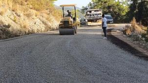 Alanya'da Bayırkozağacı, Güzelbağ ve Katı Atık Tesisi yolu asfaltlandı