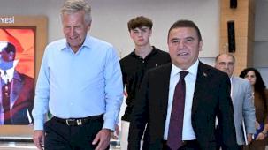 Almanya Eski Cumhurbaşkanı Wullf'tan Başkan Böcek'e ziyaret