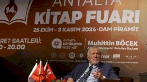 Antalya Kitap Fuarı'nda İlber Ortaylı'ya büyük ilgi
