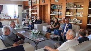 Başkan Topaloğlu'na okul arkadaşlarından ziyaret