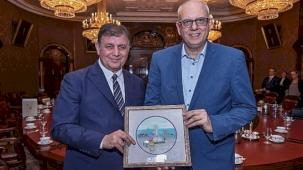 Başkan Tugay ve İzmir heyeti Almanya'da önemli temaslarda bulundu