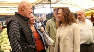 Başkan Ünsal pazar yerinde esnaf ve vatandaşla buluştu