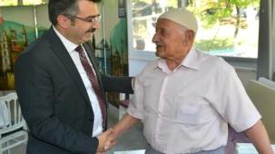 Başkan Yılmaz vatandaş ve esnafla iç içe