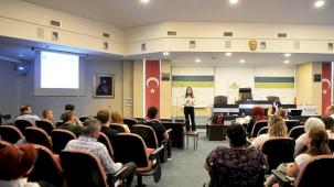 Belediye personeline sağlıklı beslenme ve ofis ergonomisi eğitimi