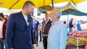 Buca Belediye Başkanı Görkem Duman, pazarcılarla kahvaltıda buluştu