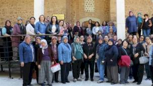 Gölmarmara’dan 98 kişilik kadın kafilesi Manisa’yı gezdi