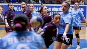 İzmir tribünlerinden güçlü toplumsal cinsiyet eşitliği mesajı 