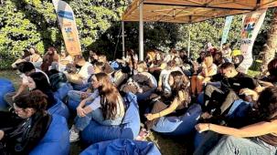 İzmir'de gençlerin 