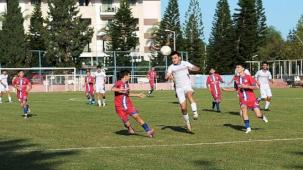 Kemer Belediye Merkez Spor evinde galip