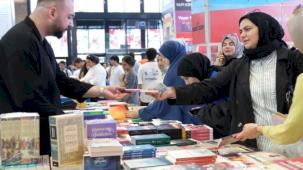 Kitap Fuarına ilgi salonlara sığmıyor