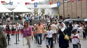 Kitap Fuarına ilgi salonlara sığmıyor