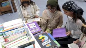 Kocaeli'de çocuklar 'kitap'larla büyülü yolculuğa çıktı