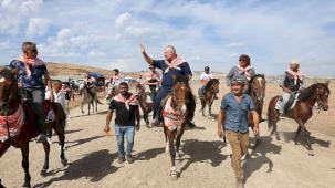 Menemen'de rahvan at şöleni yaşandı