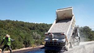 Muğla Büyükşehir Belediyesi 2024 yol programı kapsamında 10 ilçede 184 bin metre yol çalışmasını tamamladı.