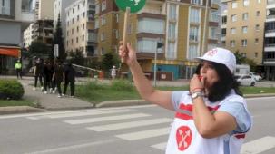 Samsun'da öğrenciler 'okul geçidi görevlisi' ile güvende