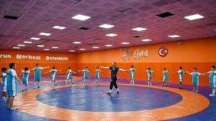 Selçuklu Belediyesi tarafından düzenlenen ve 5 bin 814 öğrencinin eğitim göreceği Kış Spor Okullarında ilk eğitim 5 Ekim Cumartesi günü başladı