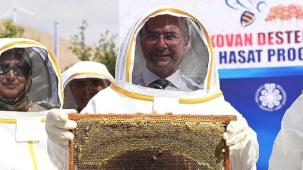 Selçuklu Belediyesi'nin kırsal mahallelerde kalkınmanın ve hayvansal üretimin geliştirilmesi amacıyla hayata geçirdiği '% 50 Hibeli Arılı Kovan Desteği'ne başvurular başladı.