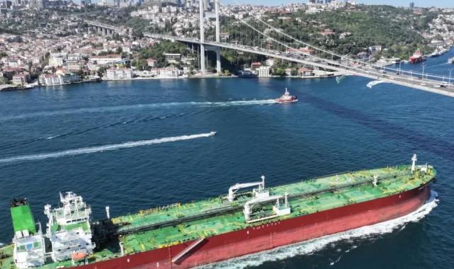 Türk boğazlarında hareketlilik... 20 yılda 2 milyona yakın gemi geçti