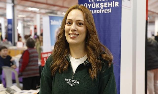 Aydın Büyükşehir Belediyesi'nin ev sahipliğinde Fuar Aydın'da düzenlenen Aydın Kitap Fuarı devam ediyor.