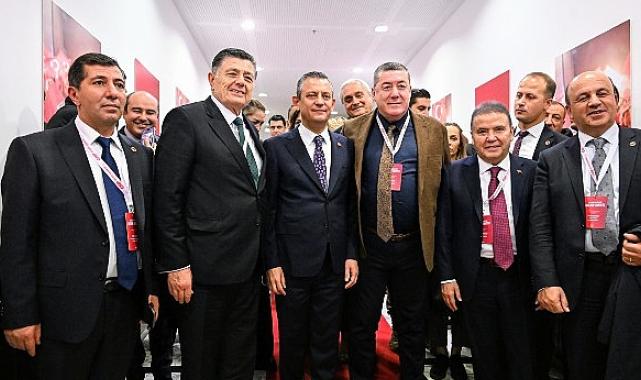 Başkan Böcek CHP'li Belediye Başkanları Çalıştayı'na katıldı