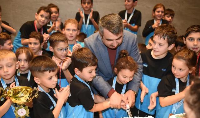 Bursa Yıldırım'ın altın kulaçlarından 153 madalya