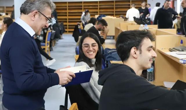 DEÜ Rektörü Yılmaz'dan öğrencilere sürpriz