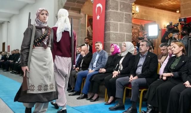 Erzurum'da 'Payidar' defile!