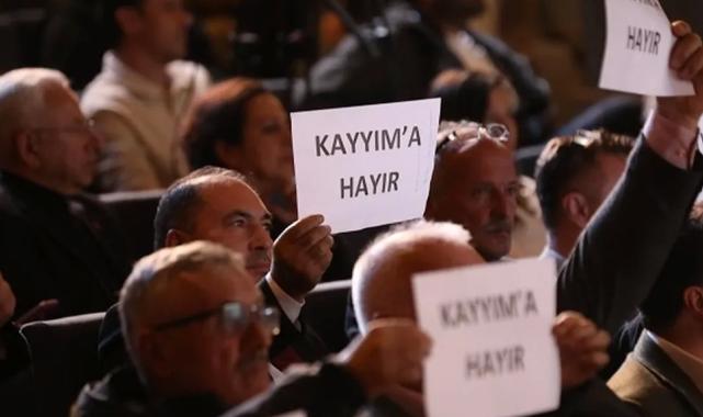 Gemlik Belediye meclisi'nde kayyum protestosu