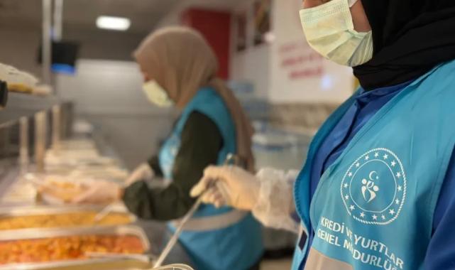 Gönüllü gençler 'Komşum'la 7 milyon porsiyon yemek ulaştırıldı