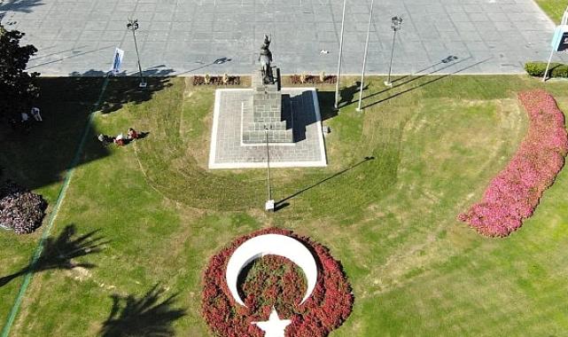 İzmir'in yeşil alanları kış öncesi çiçek açıyor Meydanlar Ata'nın en sevdiği kasımpatı çiçeği ile renklendi